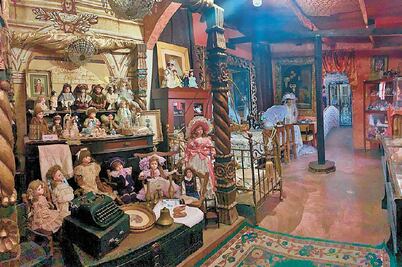 Museo histórico de muñecas, al borde del colapso