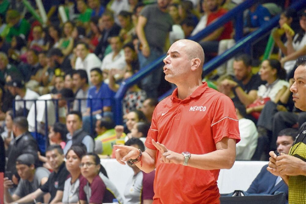 Iván Déniz dijo que Jorge Gutiérrez y Gustavo Ayón rechazaron invitación. (TWITTER)