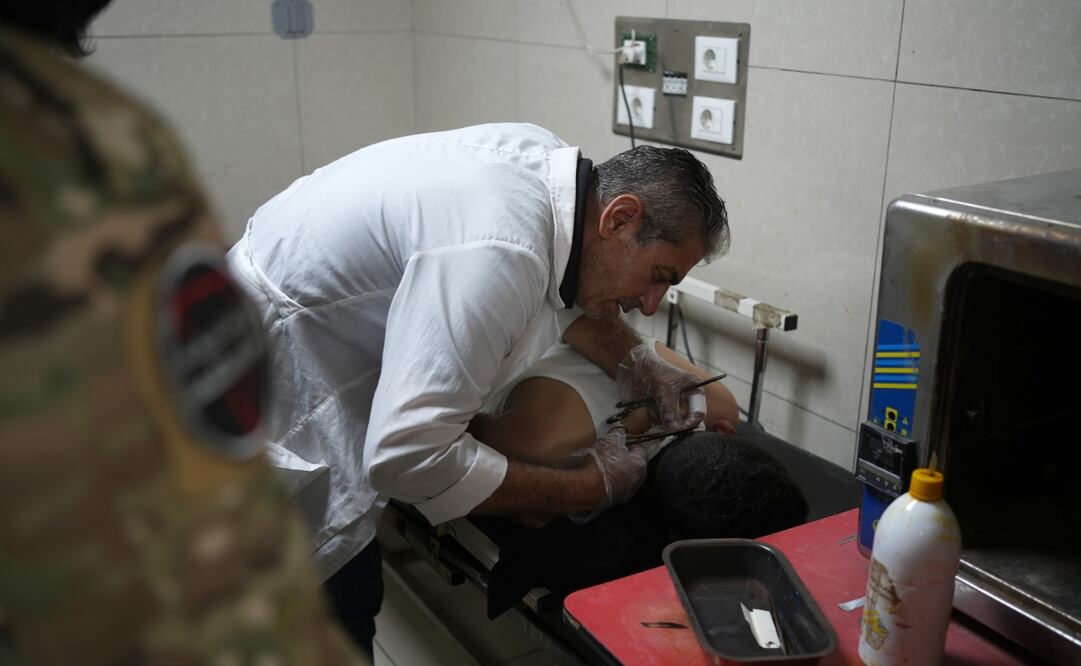 Hospital gubernamental de Sueida recibe al menos 400 cuerpos tras ataques armados en Siria. Foto: EFE