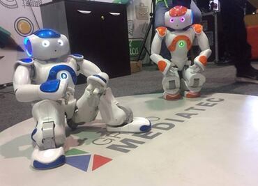 Robots humanoides bailan al ritmo de Michael Jackson