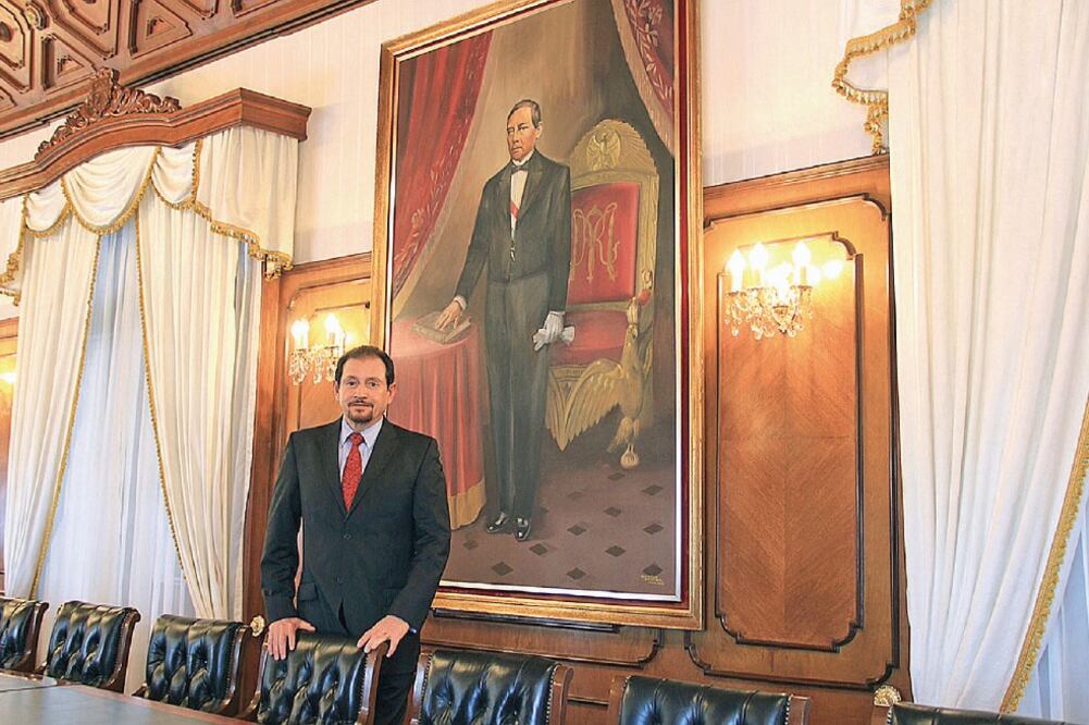 El gobernador interino señaló que durante la gestión de José Calzada se impulsó un régimen de austeridad con el que se logró no contratar ninguna deuda adicional y, al contrario, bajar el déficit del estado (IVÁN RUIZ. EL UNIVERSAL)