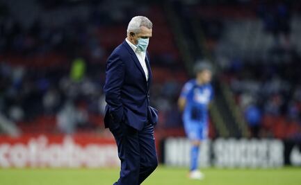 VIDEO: Javier Aguirre explota con 'Ponchito' González: "Patadas no, cabr.." 