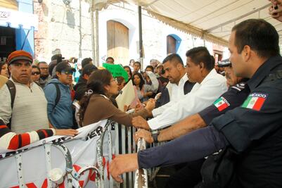 Intentan maestros dar portazo a audiencia pública de Gabino Cué