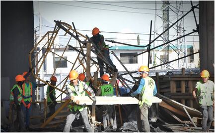 ¡No soportó! Cae andamio en obras de Línea 2 del Metrorrey; hay un trabajador lesionado