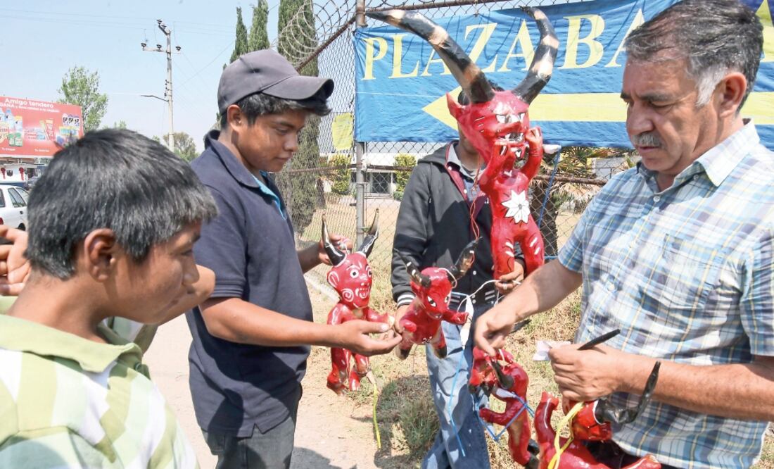 Las figuras van de los 20 centímetros hasta un metro de alto, o más, con precios que oscilan entre los 100 y 500 pesos. (JORGE ALVARADO. EL UNIVERSAL)