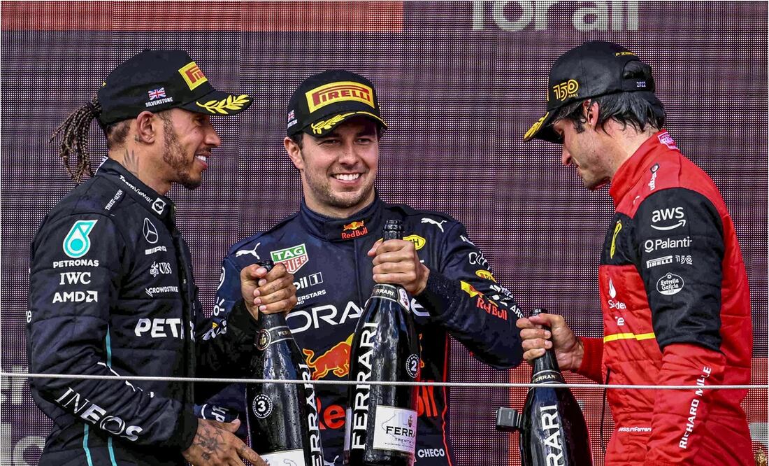 Checo Pérez tras subir al podio en Silverstone, "fue una locura de carrera" / FOTO: EFE
