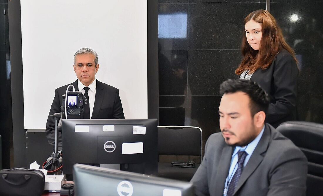 El alcalde de Ecatepec, Fernando Vilchis Contreras, se separó definitivamente de su cargo para asumir el de diputado federal. Foto Especial