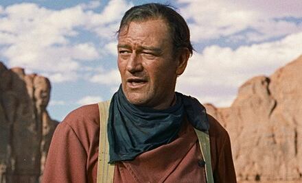 Jacques Cousteau y John Wayne, en un día como hoy