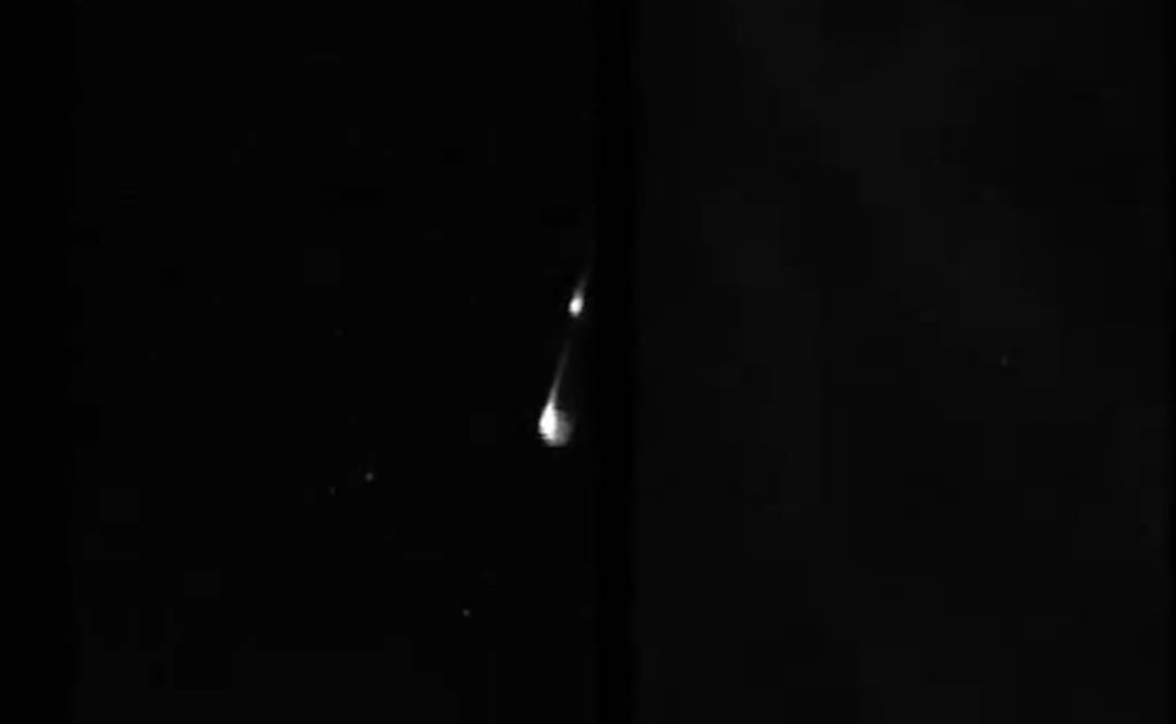 Del cuerpo celeste se desprendió una de sus partes y ardió antes de que el resto impactara. Foto: Captura YouTube