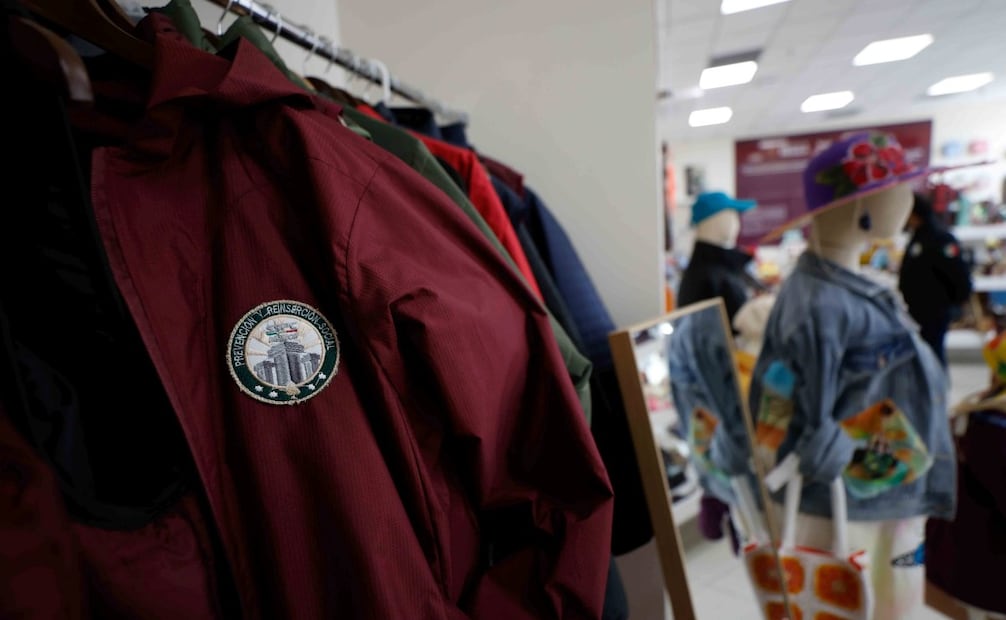 Los productos de “Arte por la Libertad” abarcan distintas técnicas: herrería, cerámica, textiles, óleo, piñatería, carpintería, textiles, moldeado de jabón. Foto: Diego Simón Sánchez/ EL UNIVERSAL