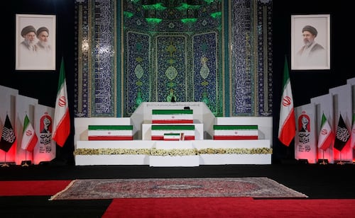 Líder supremo de Irán promete vengar la muerte de Ali Jamenei; agradece histórica participación en funerales de su padre y predecesor