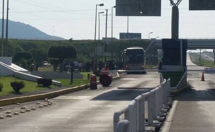 “Chocan” normalistas y policías en Michoacán