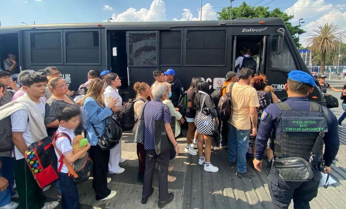 Usuarios se muestran inconformes con servicio de la Línea B tras suspensión momentánea (14/05/2025). Foto: Juan Carlos Williams / EL UNIVERSAL