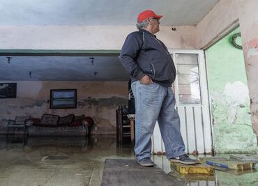 Luego de cuatro días de las inundaciones, viviendas en Xochimilco aún sufren los estragos del agua