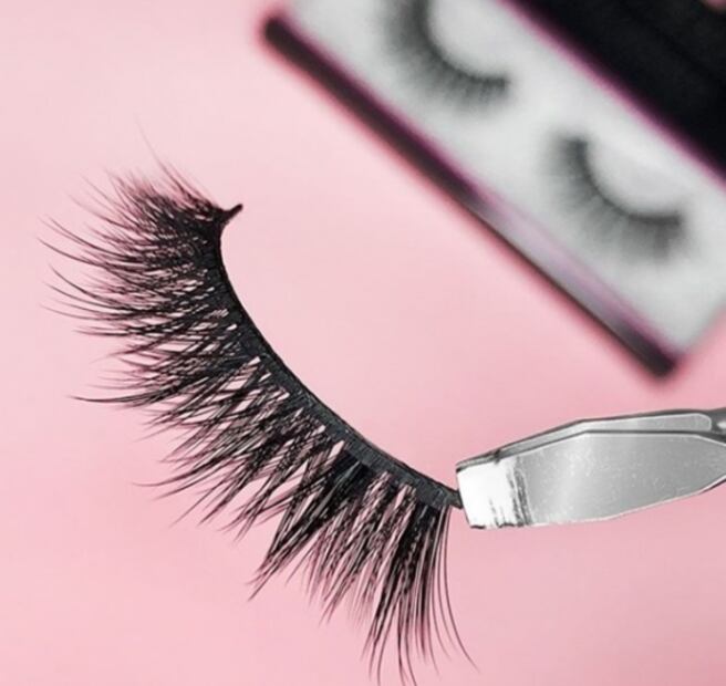 Conoce las ventajas y desventajas de usar pestañas postizas