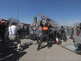 Colegio de Abogados condena actos de violencia en marcha de la Generación Z; acusa represión y abre asesoría jurídica para jóvenes