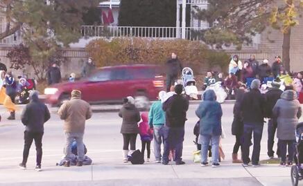 Viven horror en desfile navideño en Wisconsin