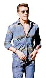 A Adrián Uribe le va peor que en el micro de El Vítor