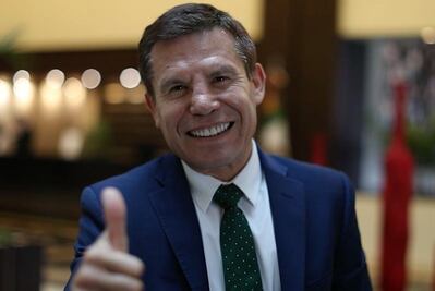 Julio César Chávez felicita a EL UNIVERSAL