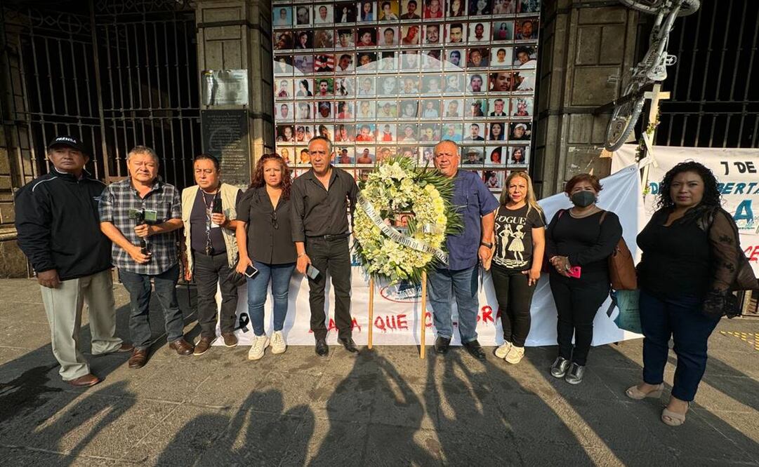 Trabajadores de los medios de comunicación “sepultaron”el Día de la libertad de expresión. Foto: Justino Miranda - EL UNIVERSAL