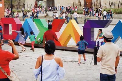 Toledo, contra letrero en Centro Histórico