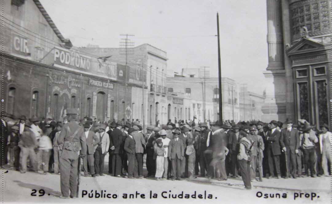 Hace dos años el Archivo General de la Nación emprendió el rescate de la Colección de Documentos del Instituto Nacional de Estudios Históricos de la Revolución Mexicana. Imagen: "Público ante la Ciudadela". Foto: "Coleccion Osuna" INEHRM/AGN