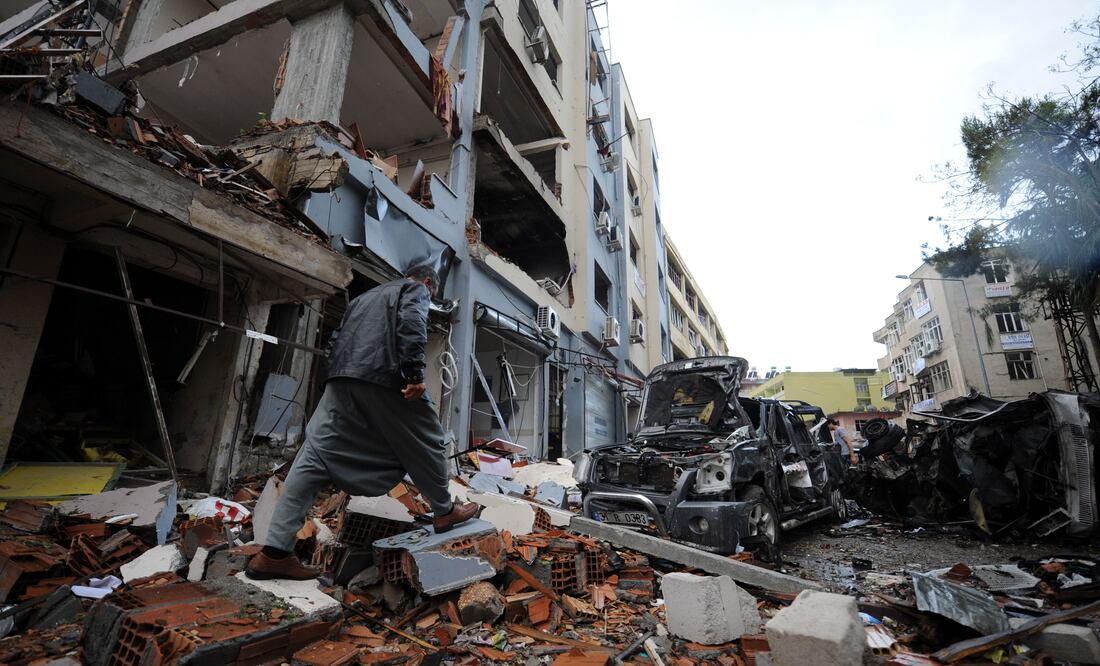 Grupos opositores tomaron las armas y el conflicto se hizo más complejo con la participación de países extranjeros y de grupos yihadistas. Foto: AFP.