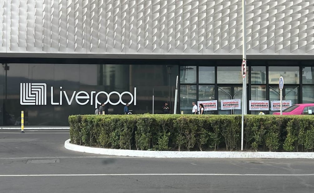 Reportan clausura de sucursal de Liverpool en Perisur. Foto: X @rollonon