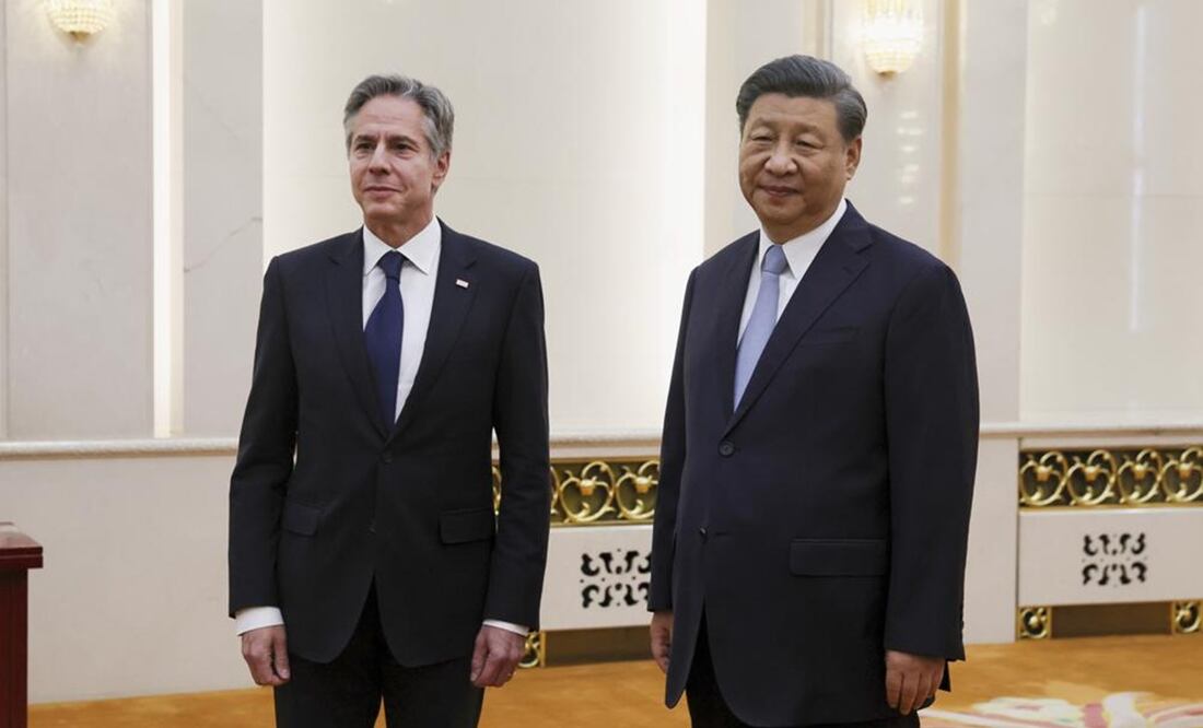 El secretario de Estado de EE. UU., Antony Blinken, se reúne con el presidente chino, Xi Jinping, en el Gran Salón del Pueblo en Beijing, China. Foto: AP