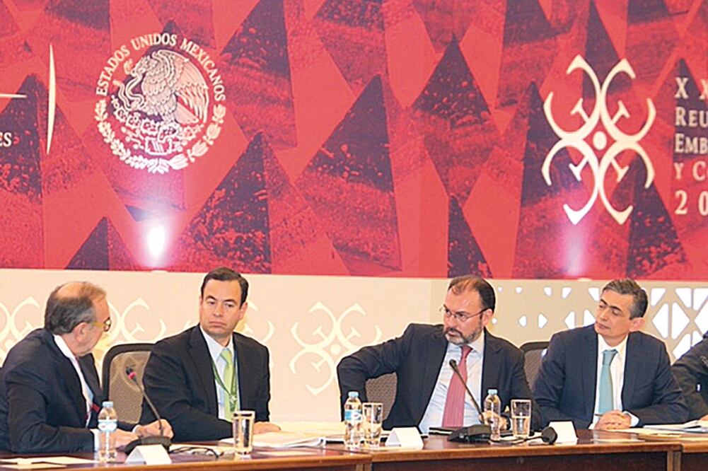 Luis Videgaray Caso, titular de la SRE, encabezó ayer las reuniones regionales de embajadores y cónsules de México en Europa y América del Norte. (SRE)