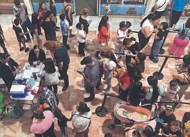 Arman campañas de vacunación en centros comerciales