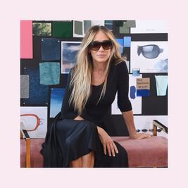 Sarah Jessica Parker lanza su versión de gafas noventeras