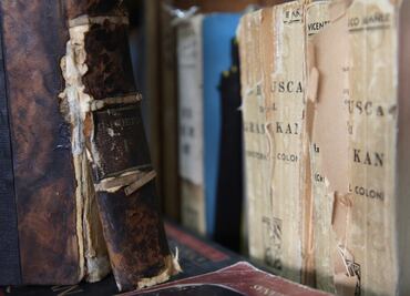 Escritora hace ensayo sobre plagio; lo retiran por plagiar