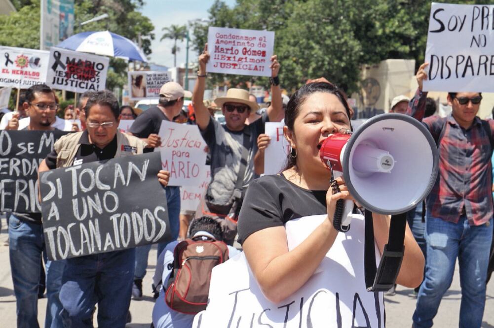 Desde el homicidio del periodista Mario Gómez Sánchez, trabajadores de los medios de comunicación se han manifestado por ese asesinato. (RENÉ DE JESÚS. NOTIMEX)