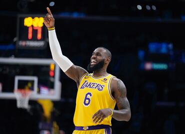 LeBron James renuncia a más de 50 millones de dólares para que Lakers contrate una estrella
