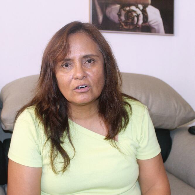 Silvia Ortiz, vocera de Grupo Vida de Torreón, dice que hay cuerpos que fueron enterrados en el antiguo centro penitenciario de Gómez Palacio (FRANCISCO RODRÍGUEZ. EL UNIVERSAL)