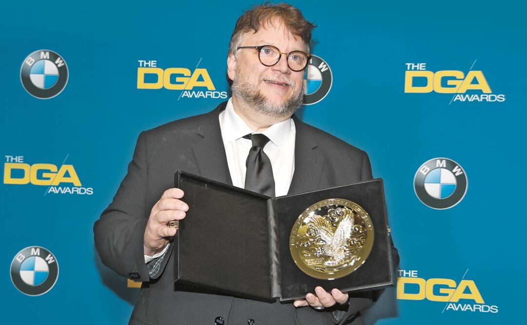 Guillermo del Toro obtuvo el sábado el premio como Mejor director de su gremio, en Los Ángeles. (CHRIS PIZZELLO. AP)