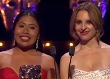 Yalitza y Marina de Tavira presentaron un premio en los Bafta