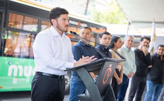 Nuevo León renueva transporte público; entregan 21 camiones para rutas 198 y 109