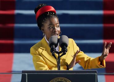 La democracia nunca podrá ser permanentemente derrotada: Amanda Gorman