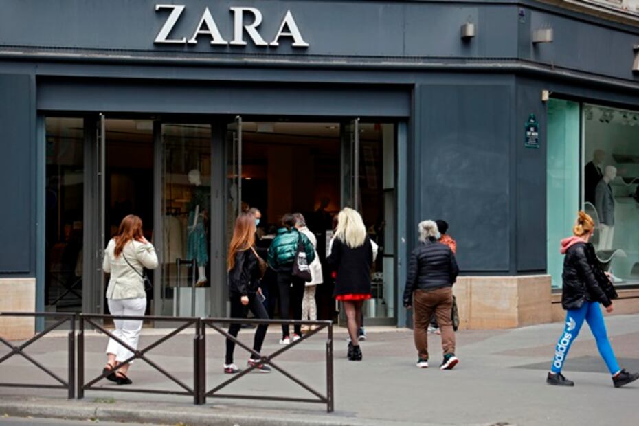 Largas filas en tiendas de ropa de Francia tras gradual reapertura de comercios