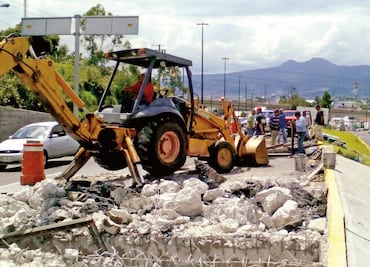 En ruinas, el teatro que no llegó al Bicentenario