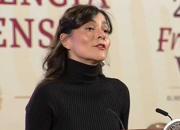 Como AMLO, Elizabeth García Vilchis pasa lista de los asistentes al Zócalo en defensa del INE