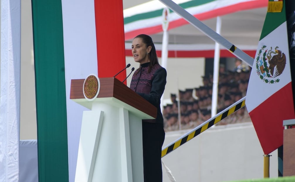 Claudia Sheinbaum, presidenta de México, encabezó el 50 aniversario del Heroico Colegio Militar en Tlalpan. Estuvo acompañada por el Secretario de Defensa Nacional, General Ricardo Trevilla, y otros miembros de su gabinete. Foto: Santiago Cadena/EL UNIVERSAL