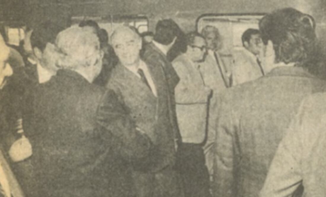 El presidente de la República José López Portillo adentro del convoy del Sistema de Transporte Colectivo. Fotos: Hemeroteca El Universal