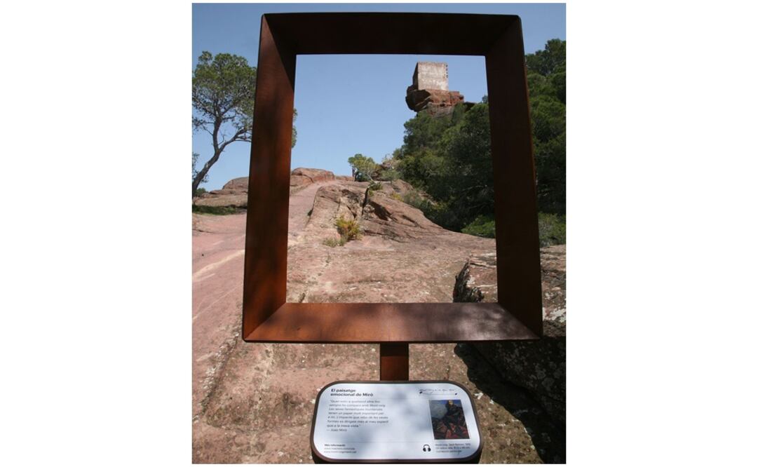 Un marco que recuerda el lugar donde Joan Miró se inspiró para pintar "La masía". Foto: EFE