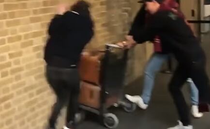 Intentan cruzar pared "mágica" de Londres hacia Hogwarts