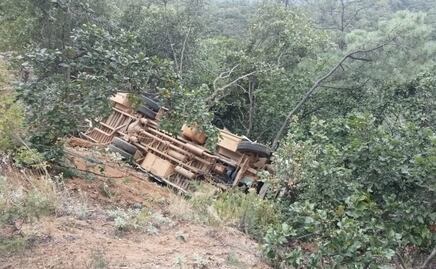 Reportan 29 personas lesionadas tras volcadura de autobús en Oaxaca