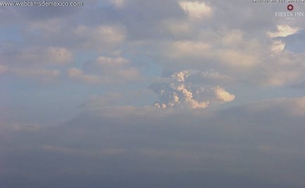 Volcán de Colima lanza fumarola de 2.8 km con ceniza