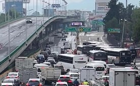 Operadores de transporte público bloquean Periférico Norte; denuncian extorsiones por parte de una organización